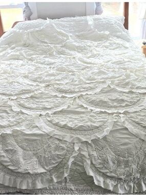 Anthropologie White Rivulets King Quilt